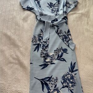 PrettyLittleThing Blue Floral Midi Dress